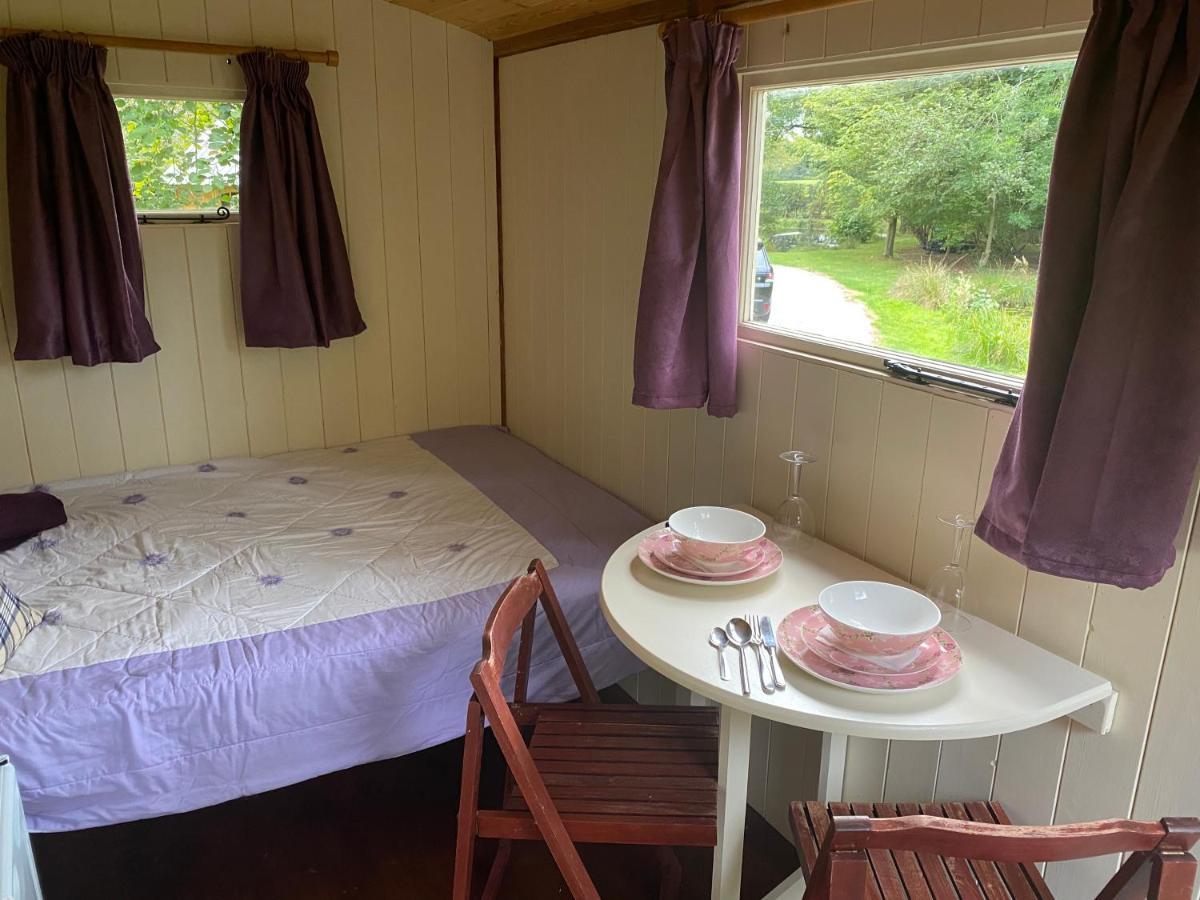 The Shepherd'S Hut - Wild Escapes Wrenbury Off Grid Glamping - Ages 12 And Over Baddiley Εξωτερικό φωτογραφία