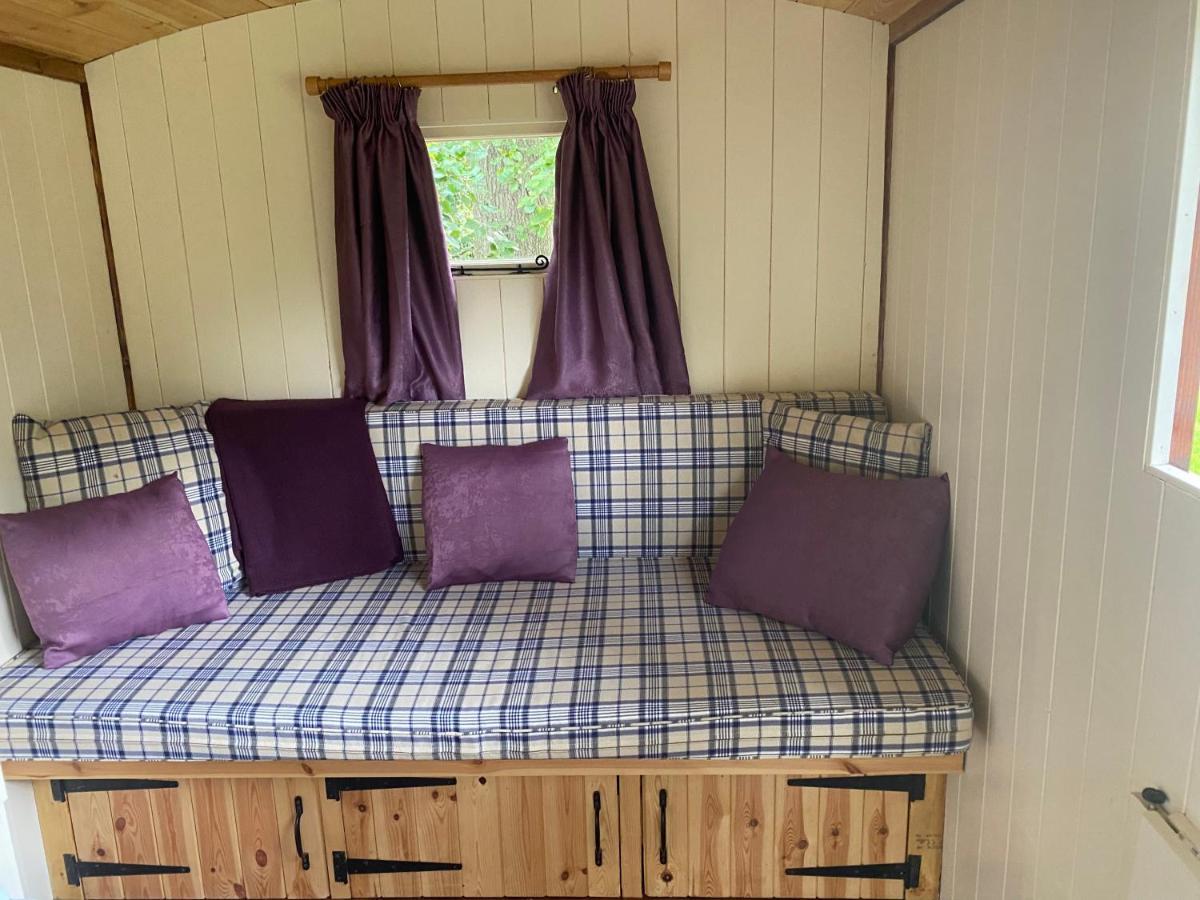 The Shepherd'S Hut - Wild Escapes Wrenbury Off Grid Glamping - Ages 12 And Over Baddiley Εξωτερικό φωτογραφία
