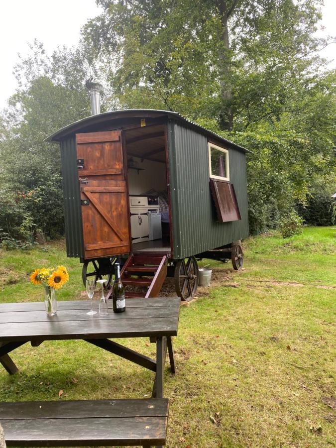 The Shepherd'S Hut - Wild Escapes Wrenbury Off Grid Glamping - Ages 12 And Over Baddiley Εξωτερικό φωτογραφία