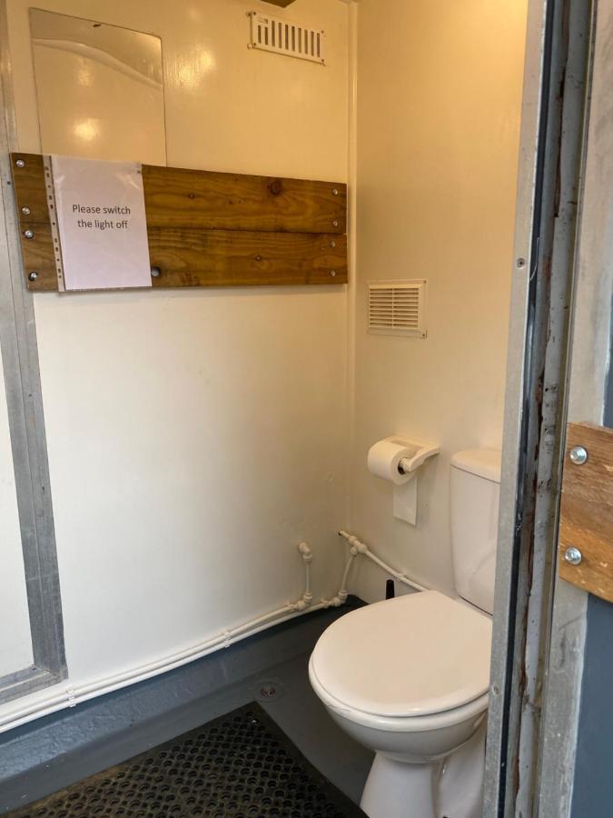 The Shepherd'S Hut - Wild Escapes Wrenbury Off Grid Glamping - Ages 12 And Over Baddiley Εξωτερικό φωτογραφία
