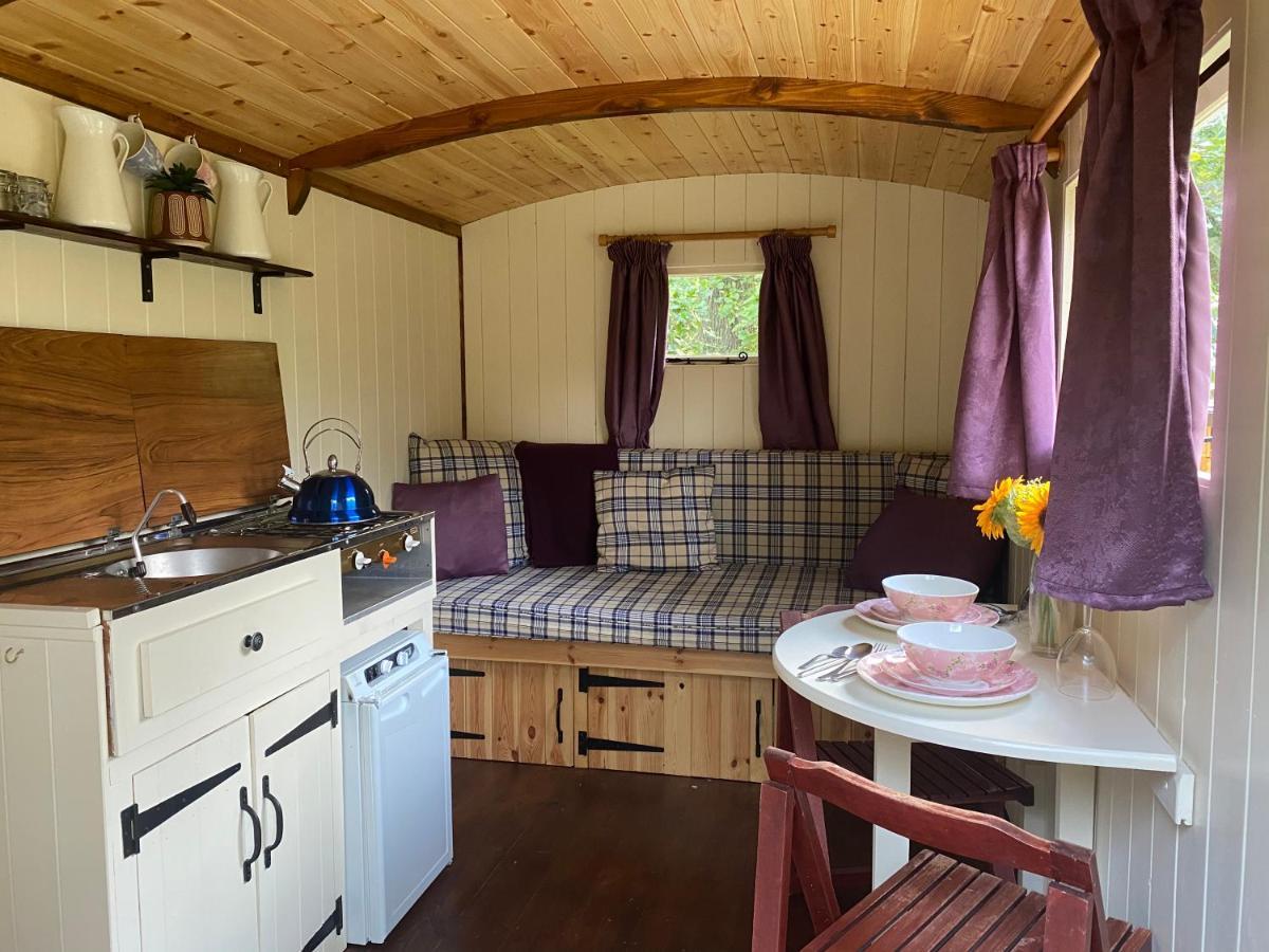 The Shepherd'S Hut - Wild Escapes Wrenbury Off Grid Glamping - Ages 12 And Over Baddiley Εξωτερικό φωτογραφία