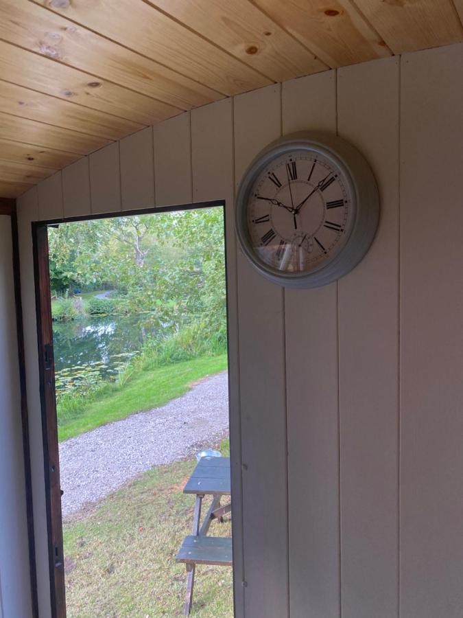 The Shepherd'S Hut - Wild Escapes Wrenbury Off Grid Glamping - Ages 12 And Over Baddiley Εξωτερικό φωτογραφία